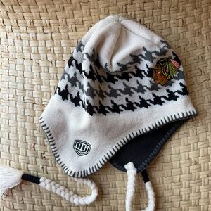 Ladies Chicago Black Hawks Black and White Patterned Winter Hat